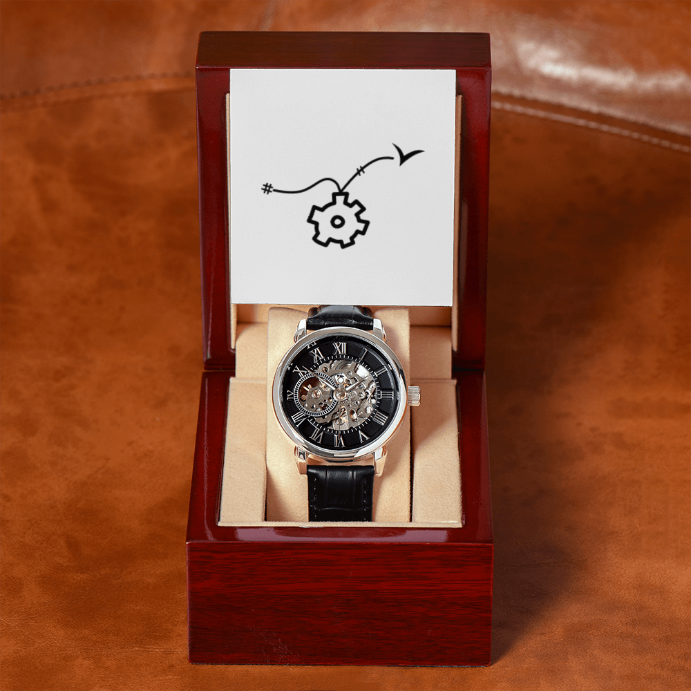 Montre ajourée avec boite en acajou personnalisée