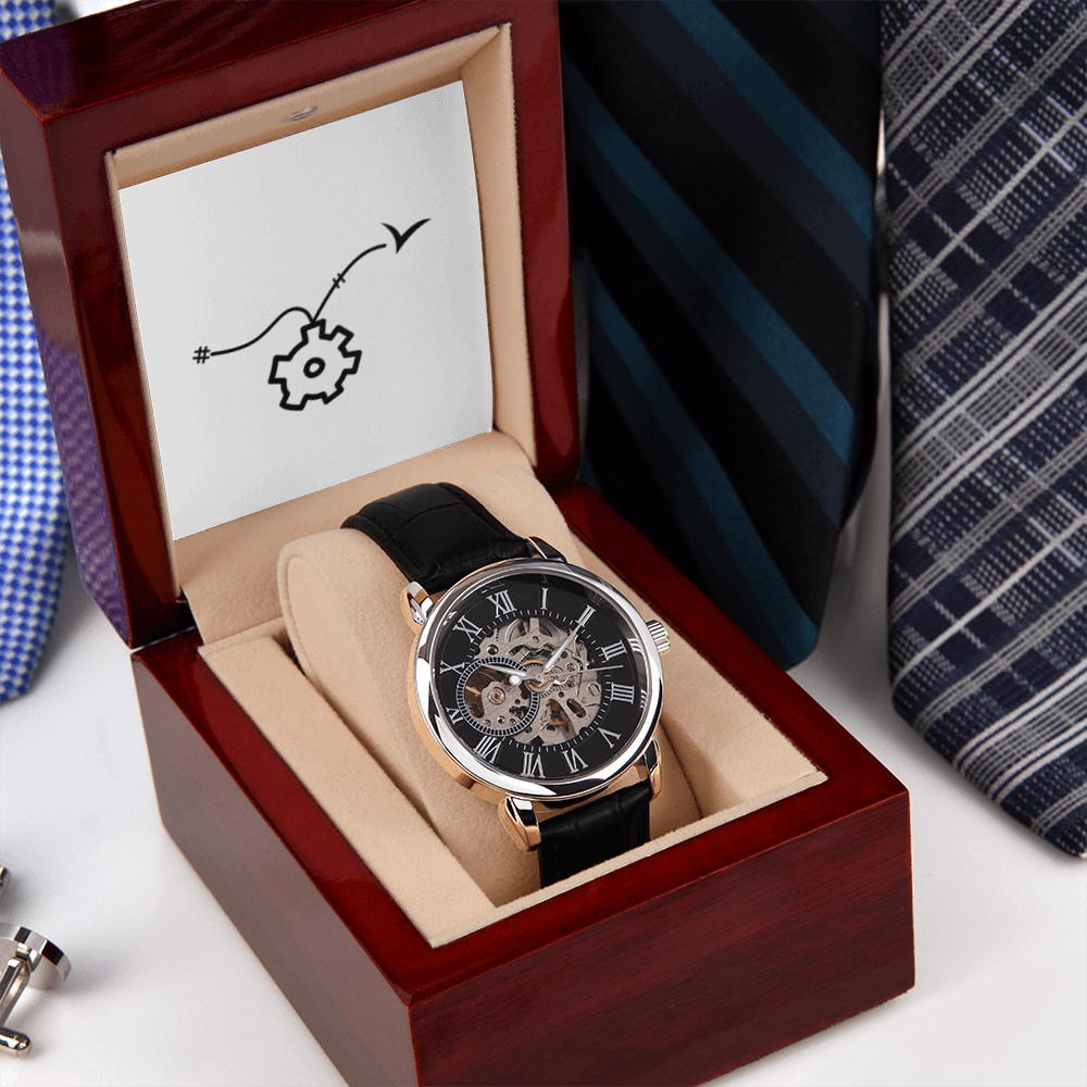 Montre ajourée avec boite en acajou personnalisée